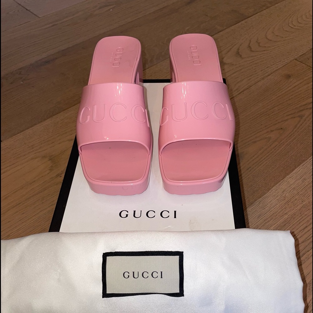 NWOT AUTHENTIC GUCCI Rubber slide sandal PINK